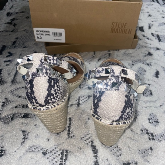 Snake print wedge sandals - Picture 2 of 3